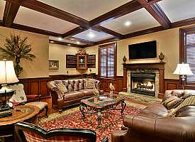 sitting room in georgia quail hunt lodge